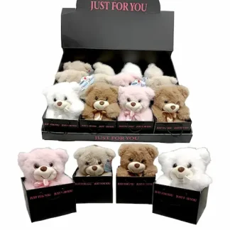 הבאנו לכם מתנה מתוקה במיוחד דובי עם פפיון בשקית מתנה מהודרת,דובי מתוק עם פרווה נעימה למגע במידה של כ- 15 ס"מ במגיע ב- 4 צבעים מהממים.