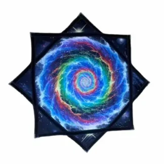 דאפו גלקסיה ספירלית, בד מסתובב 8 צלעות עם הדפס גלקסיה זורמת בצבעים קוסמיים בגודל של 69X69 ס"מ, משקל 340 גרם, מתאים למתחילים ולמקצוענים.
